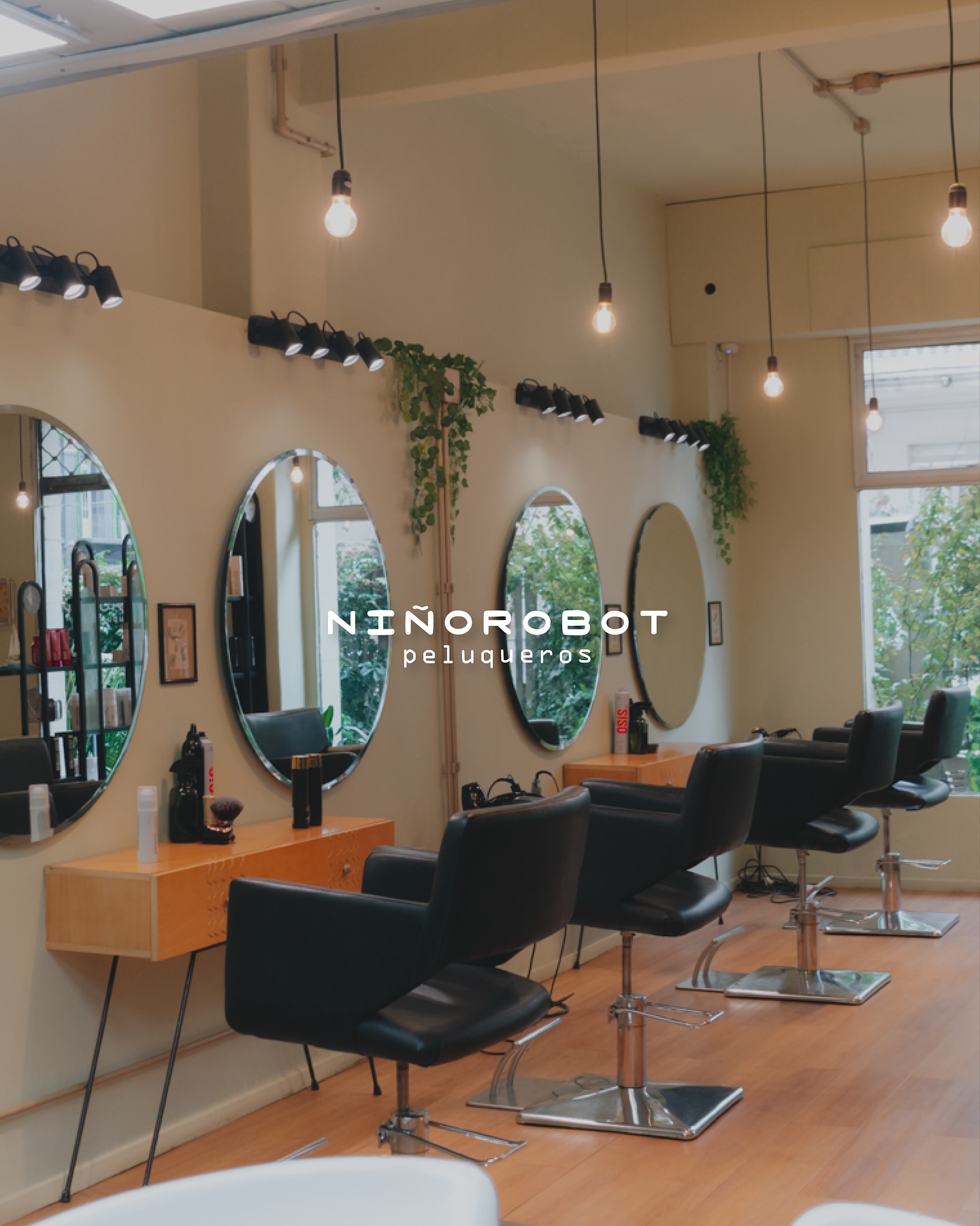 Salón de Niño Robot Peluqueros en Montevideo.